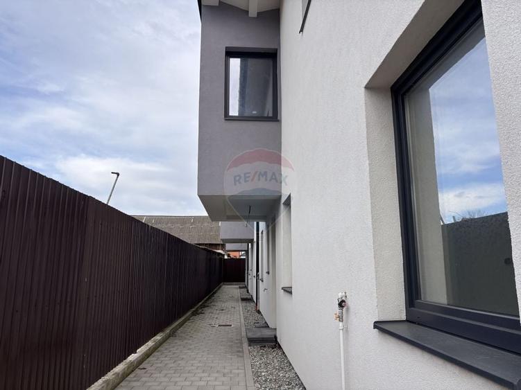 Casă / Vilă cu 4 camere de vânzare - 9