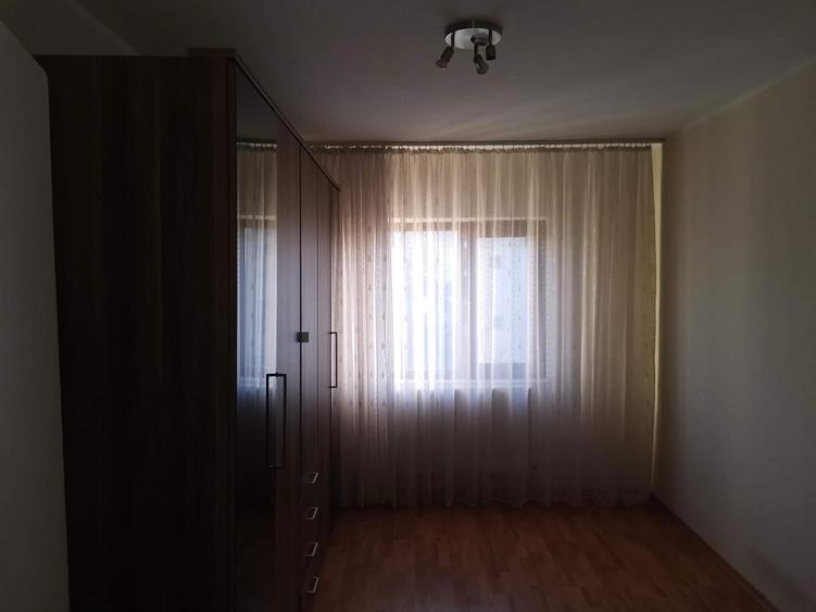 Inchiriez apartament cu 3 camere - 1