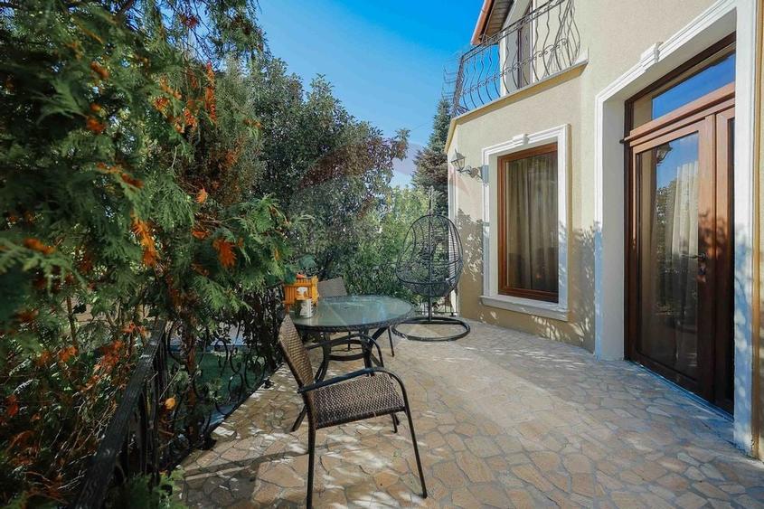 De vânzare vilă cu 7 camere, drum privat, în zona de Dealuri - 3