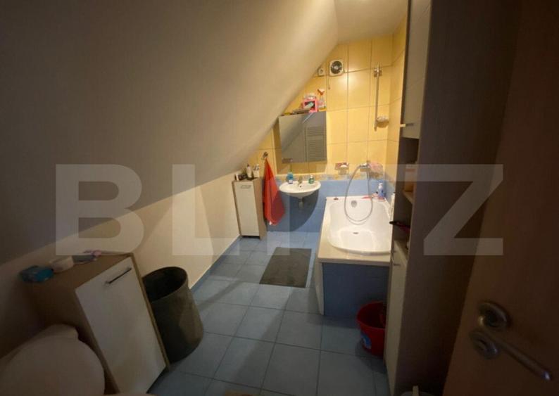 Casa de 284 mp, impartit in 3 apartamente, teren 503 mp, Gri - 2