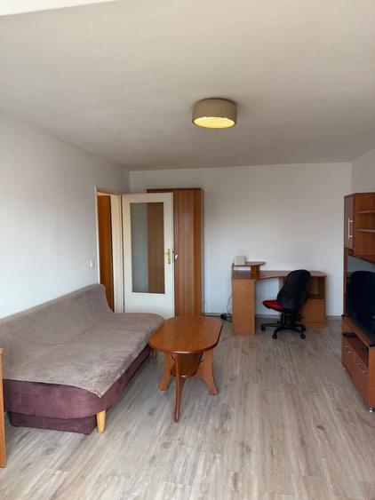 Apartament cu 2 camere semidecomandat în Aradului