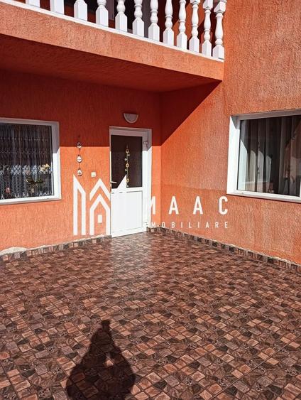 Casă individuală cu 8 camere cu Canalizare în Sud-Est