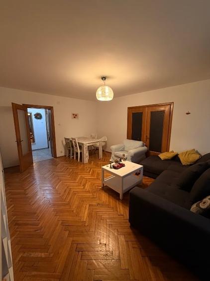 Apartament 3 camere - in bloc de 4 etaje, loc parcare inclus - 1