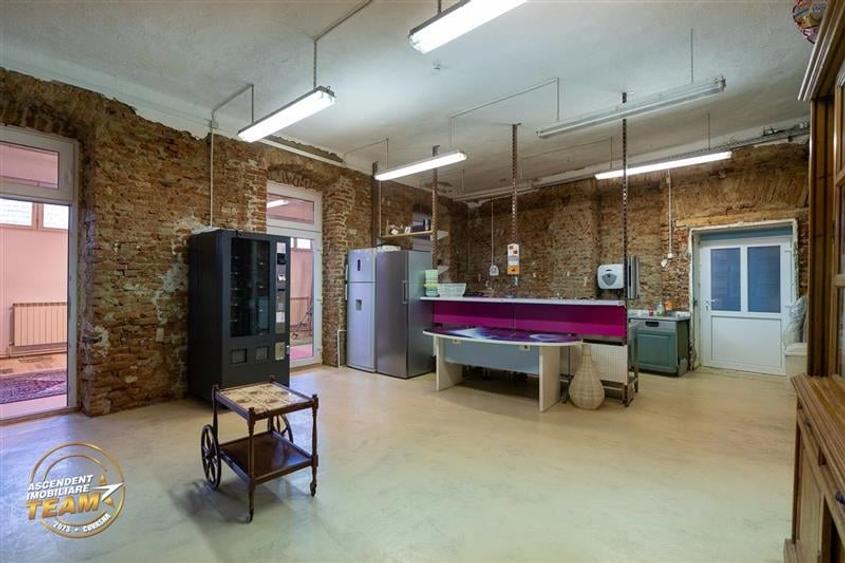 FILM!Spatiu comercial,ideal:centru educational,evenimente,magazin etc, Central,T - 12