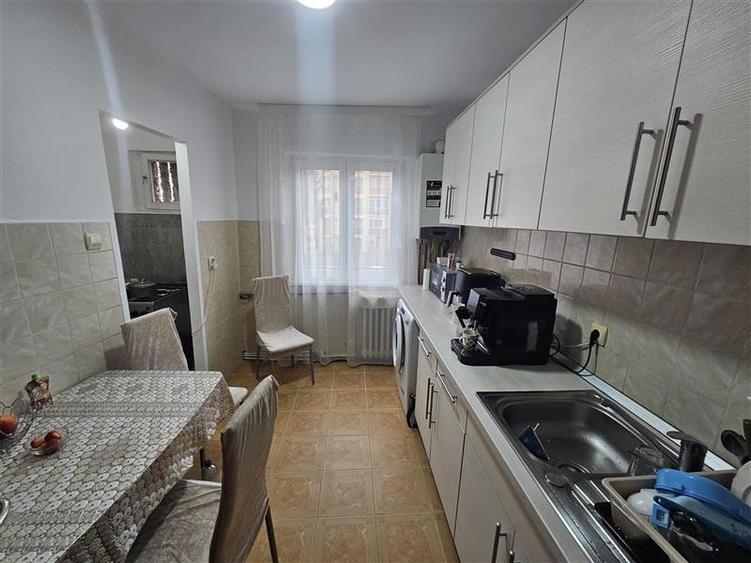 Resita, 3 Cam. Cf. 1, Mobilat+Utilat, Et. 1, Bulevard, Micro 3 - 6