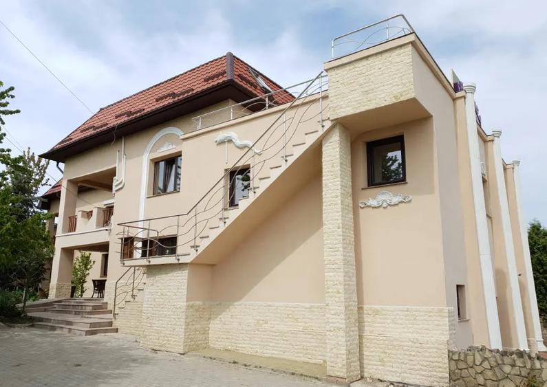 Inchiriez Vila (Cca. 800 m.p.) - 2