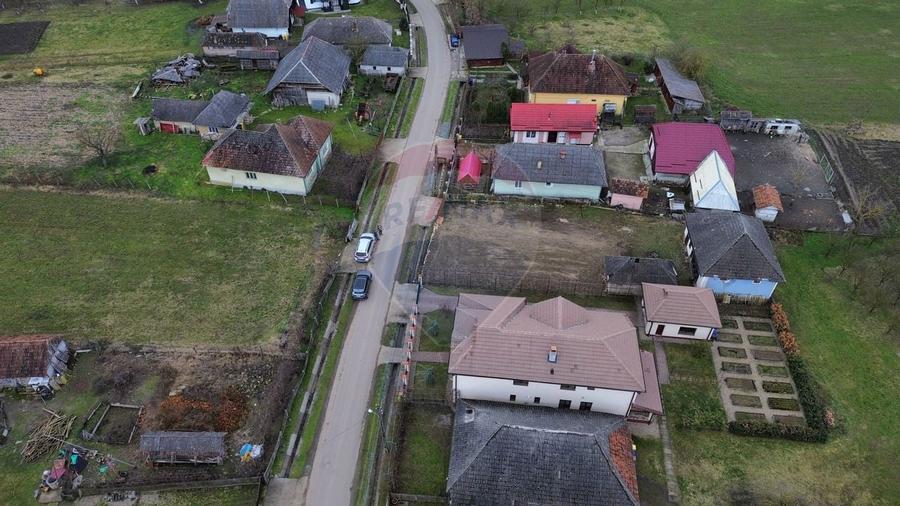 Constructie de caramida cu 3 camere de vânzare in centrul com. Salsig - 13