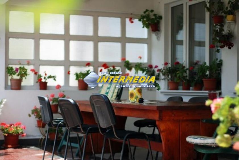 Casa superba de vanzare cu 8 camere in Alba Iulia zona Centrala - 12