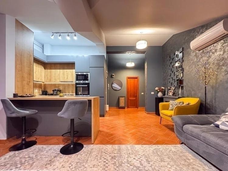 3 Camere 113mp Bloc 2009 zona Cug - 2