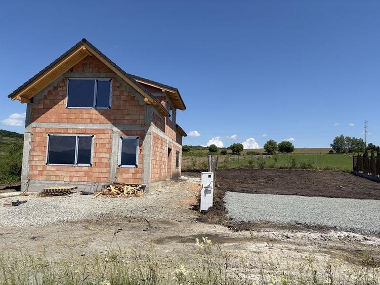 Casa de vanzare la periferia Sibiului - 1