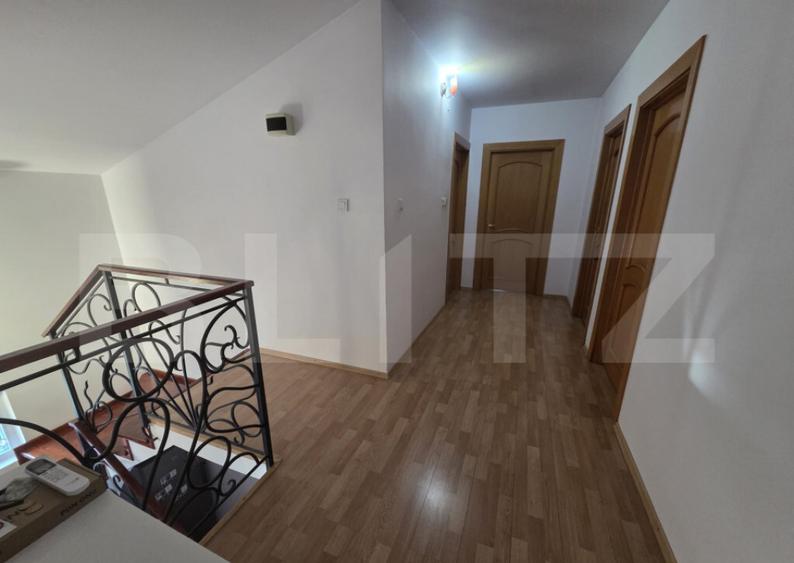 Vila 226 mp utili, curte 277 mp, zona Micro 3 - 16