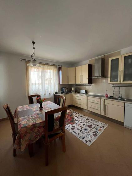 Casa D+P+M situata intr-o zona linistita, la doar cativa pasi de centrul orasului! - 4