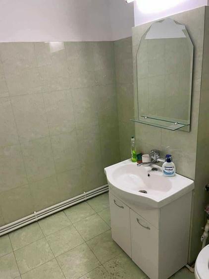 Proprietar ,ofer spatiu birouri cabinete vitrina stradala cat tot peretele la bulevard intrare separat din strada 61 mp 3 camere 2 holuri - 3