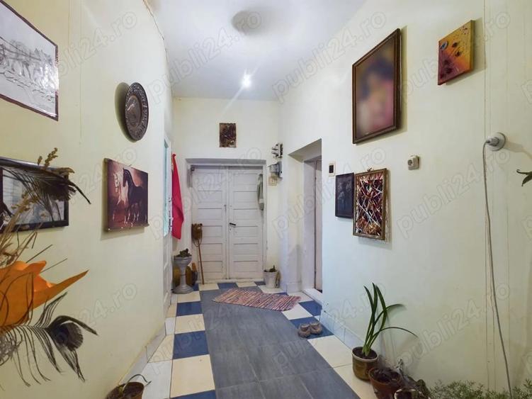 Casa de vanzare intr-o zona superba ?i lini?tita - 1