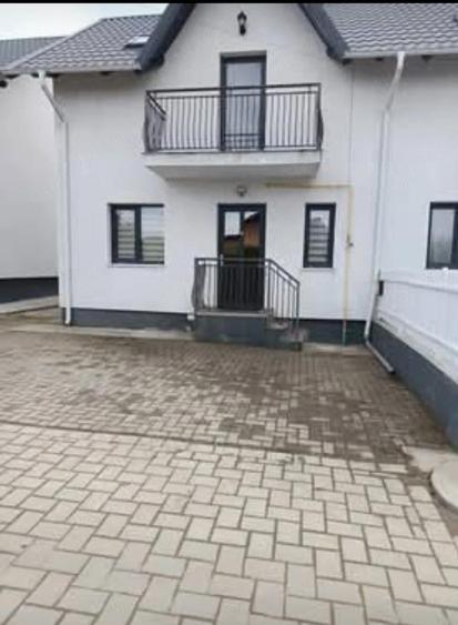 Casă cu 2 camere cu Teren 2 Mp în Tișăuți