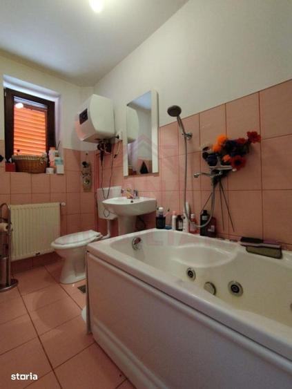Casă cu 6 camere cu Teren 440 Mp în Zăvoi