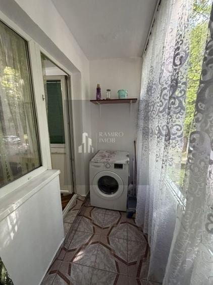 Apartament cu 3 camere semidecomandat, mobilat în Alexandru Obregia