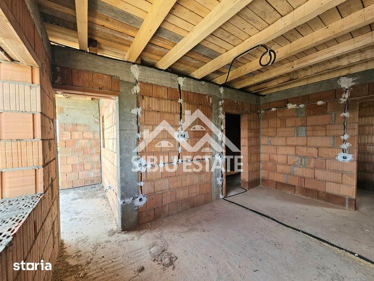 Casă cu 4 camere cu Teren 250 Mp în Central
