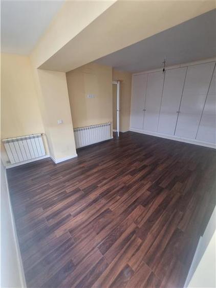 Penthouse cu 5 camere decomandat în 1 Mai