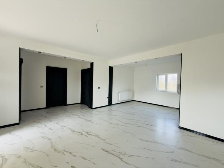 Duplex despartit prin camera tehnica, 3 camere - Beregsau Mare - 4