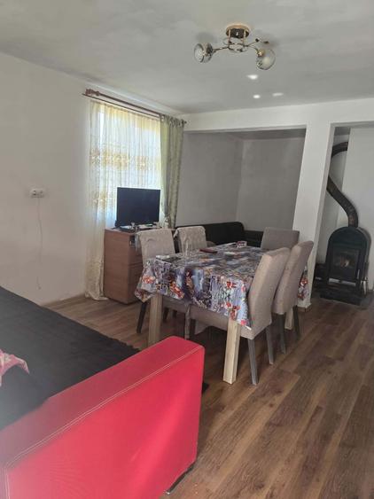 Casa cu etaj la vanzare - 2