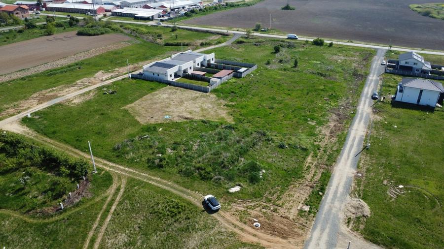 Teren Construcții intravilan de 1388 mp, în Moșnița Nouă