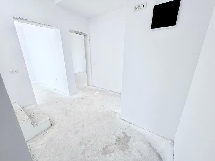 Duplex cu 4 camere cu Canalizare în Sud