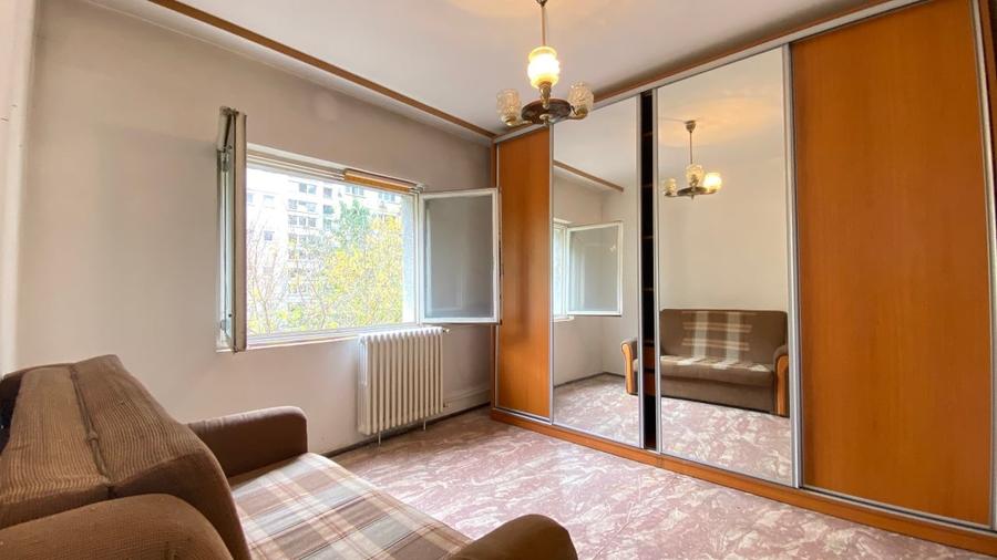 Apartament cu 3 camere în Tineretului