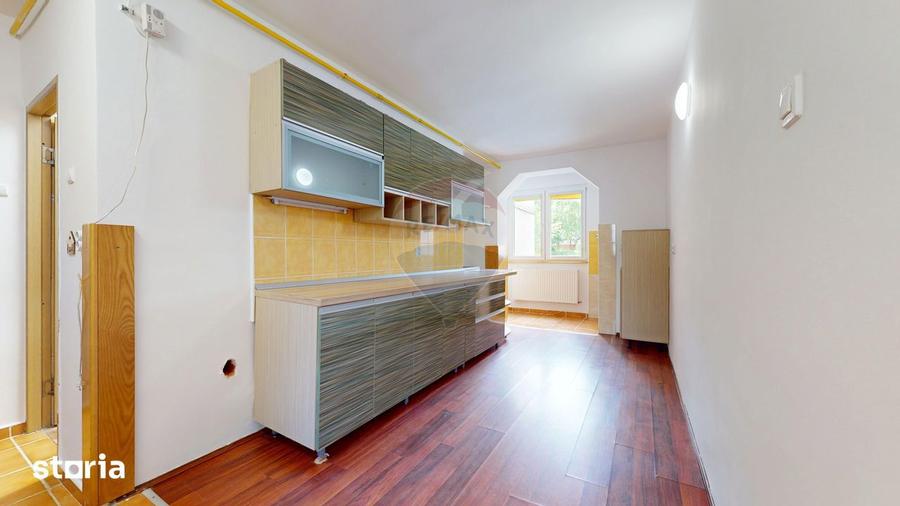 Apartament cu 4 camere, mobilat în Central
