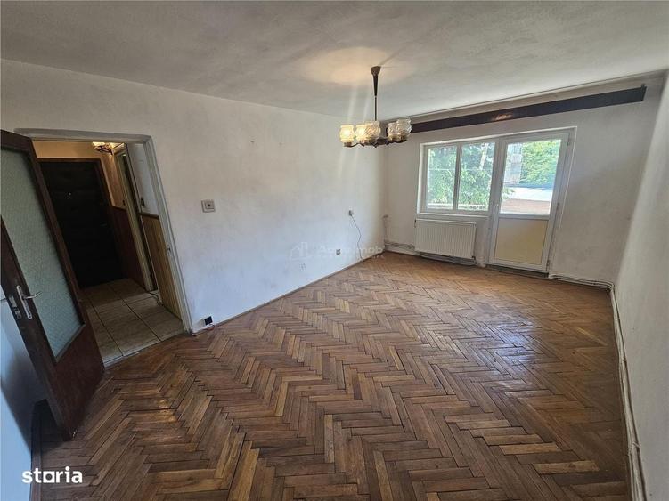 Apartament cu 4 camere decomandat în Central