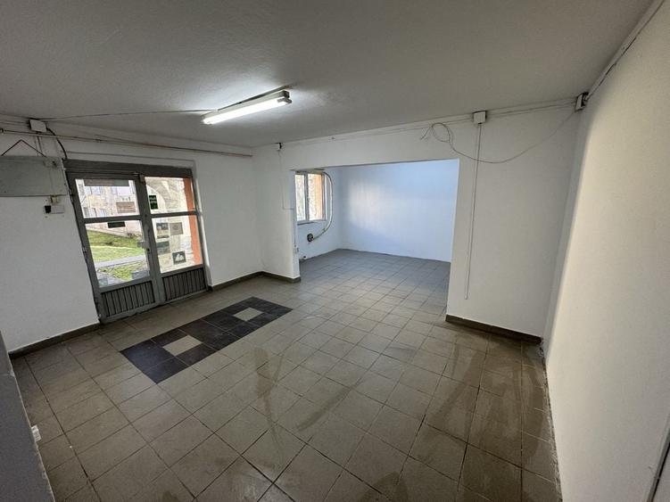 Spațiu comercial, de 40 mp, în Stana