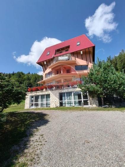Casă individuală cu 15 camere cu Teren 4000 Mp în Sud-Est