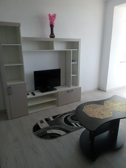 Apartament cu 2 camere semidecomandat în Preajba Mare