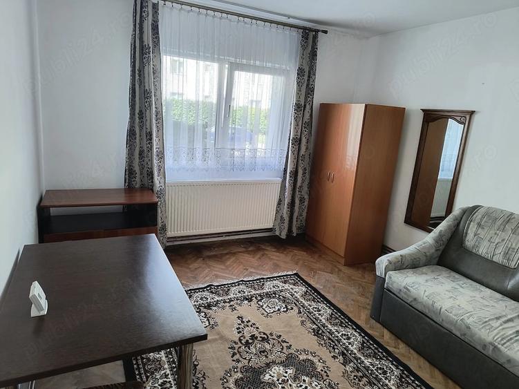 Garsonieră decomandată în Central