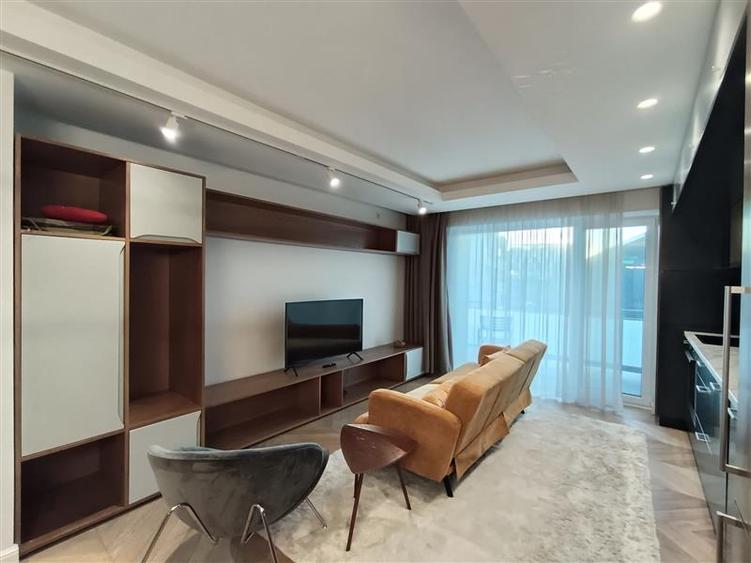 Apartament cu 2 camere semidecomandat, mobilat în Central