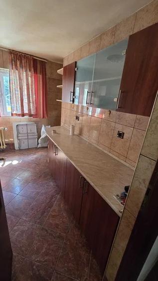 Apartament cu 4 camere decomandat în Vitan