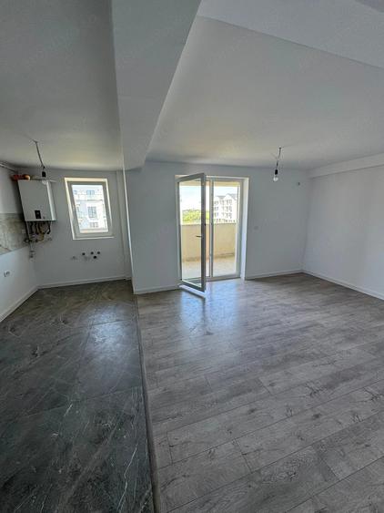 Apartament cu 3 camere semidecomandat în Torontalului