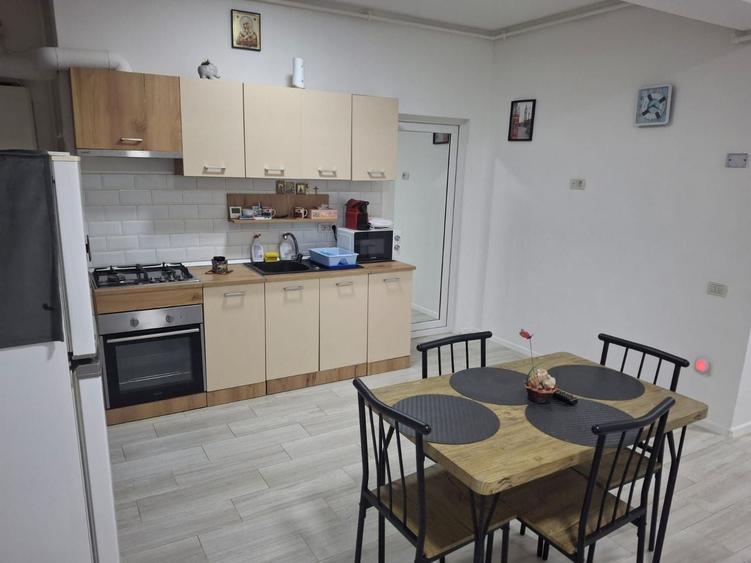 Apartament cu 2 camere semidecomandat, mobilat în Nord