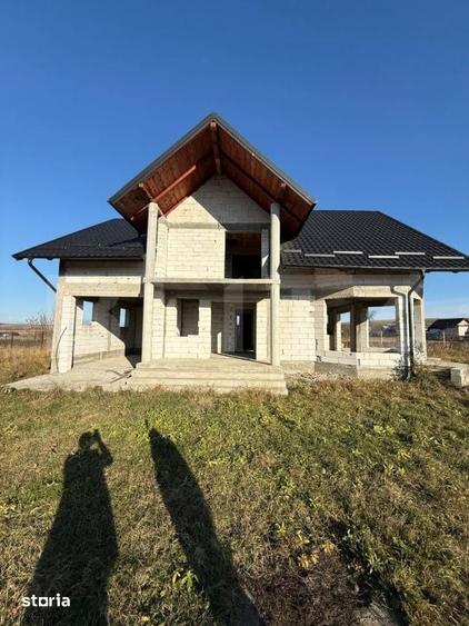 Casă cu 5 camere cu Teren 1200 Mp în Șcheia