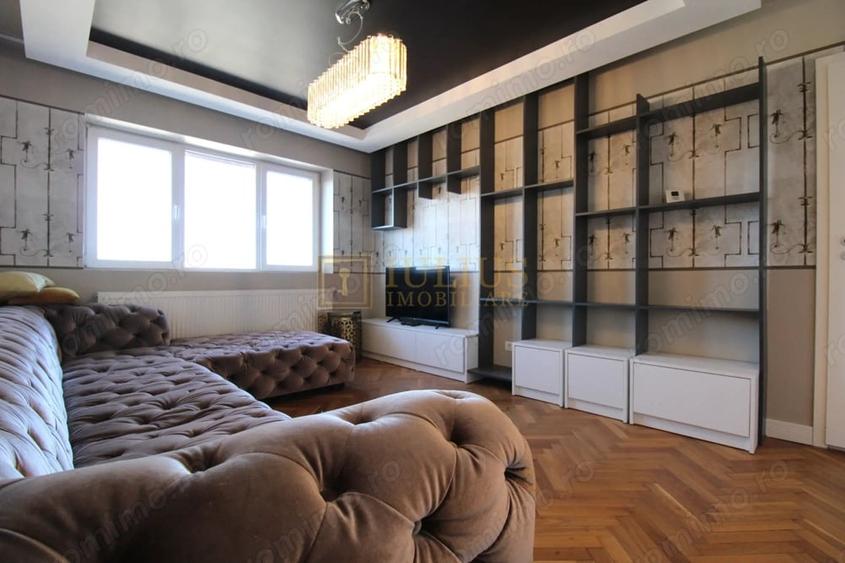 Apartament cu 3 camere semidecomandat, mobilat în Semicentral