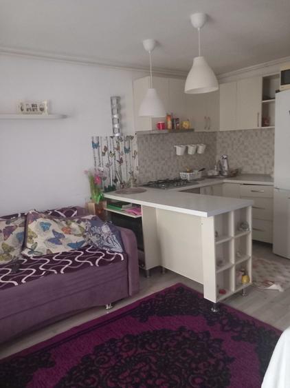 Apartament cu 3 camere semidecomandat în Tronari