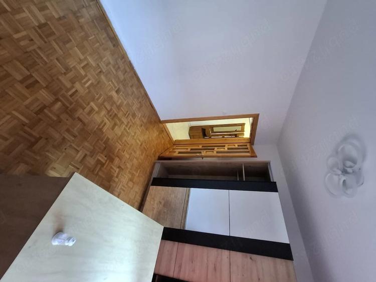 Vand apartament 3 camere confort 1 semidecomandat Bloc de 4etaje, etajul 1 - 2