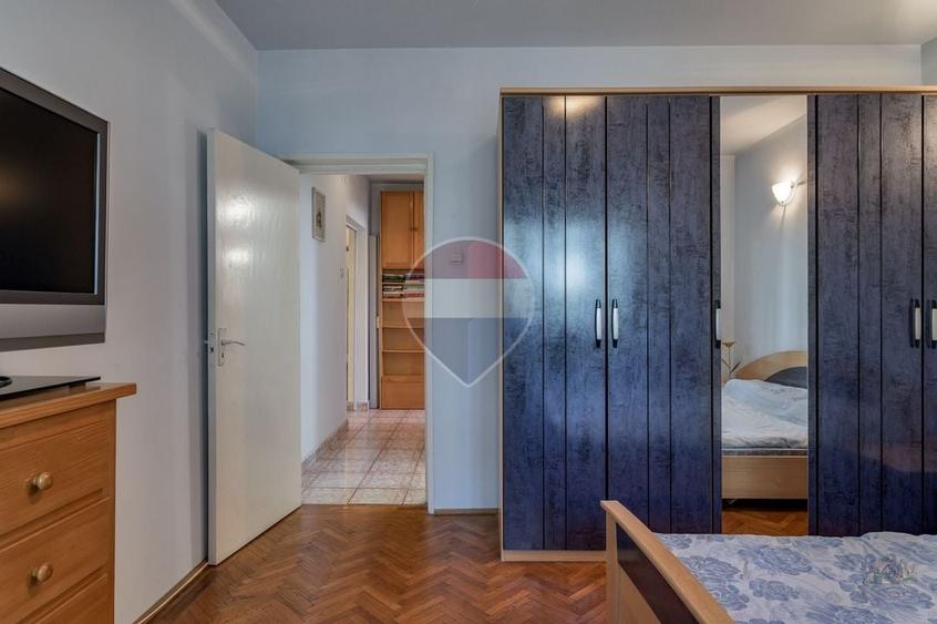 Apartament cu 3 camere semidecomandat, mobilat în Vatra Luminoasă