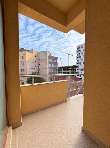 Apartament cu 4 camere decomandat, mobilat în Energia