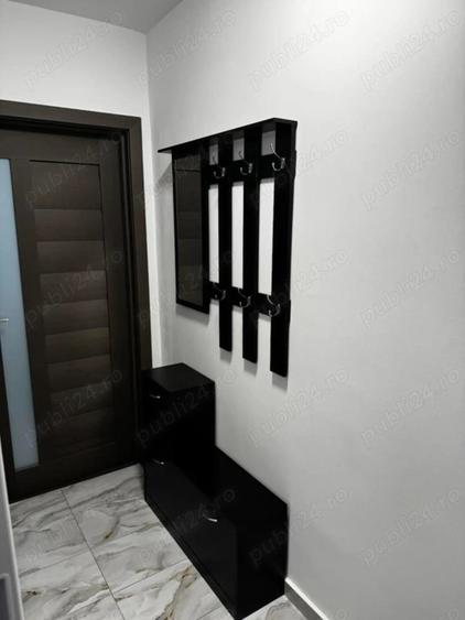 Apartament cu 2 camere semidecomandat în Craiovița Nouă