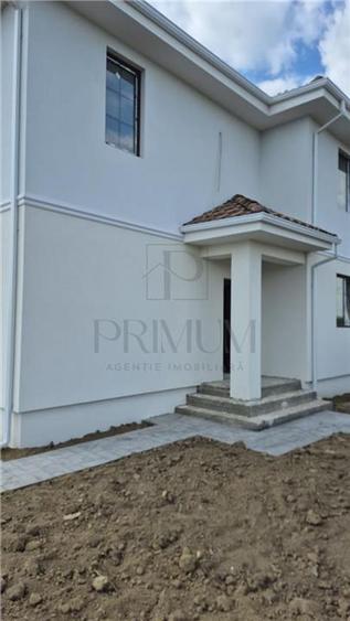 Duplex cu 4 camere cu Canalizare în Moșnița Nouă