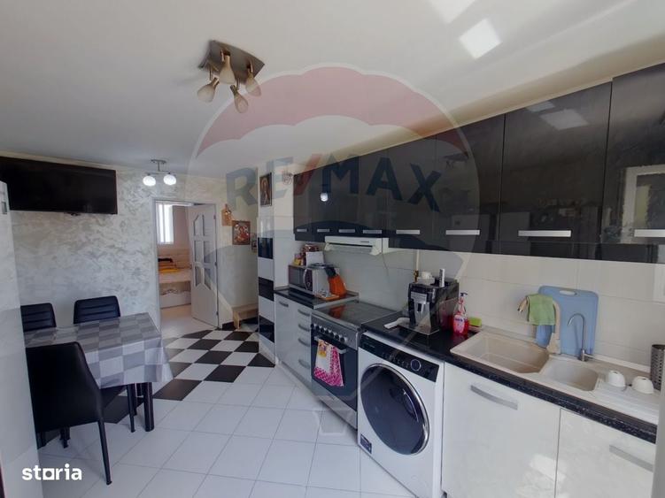 Apartament cu 4 camere decomandat în Central
