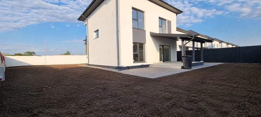 Casă cu Teren 660 Mp în Central