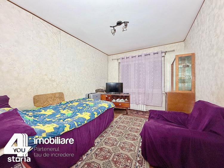Apartament cu 4 camere decomandat în Boul Roșu