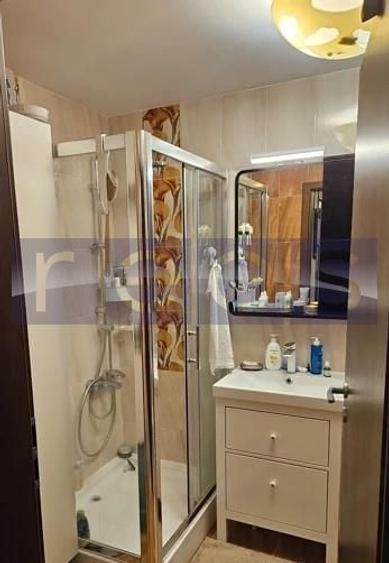Apartament cu 5 camere decomandat, mobilat în Dristor